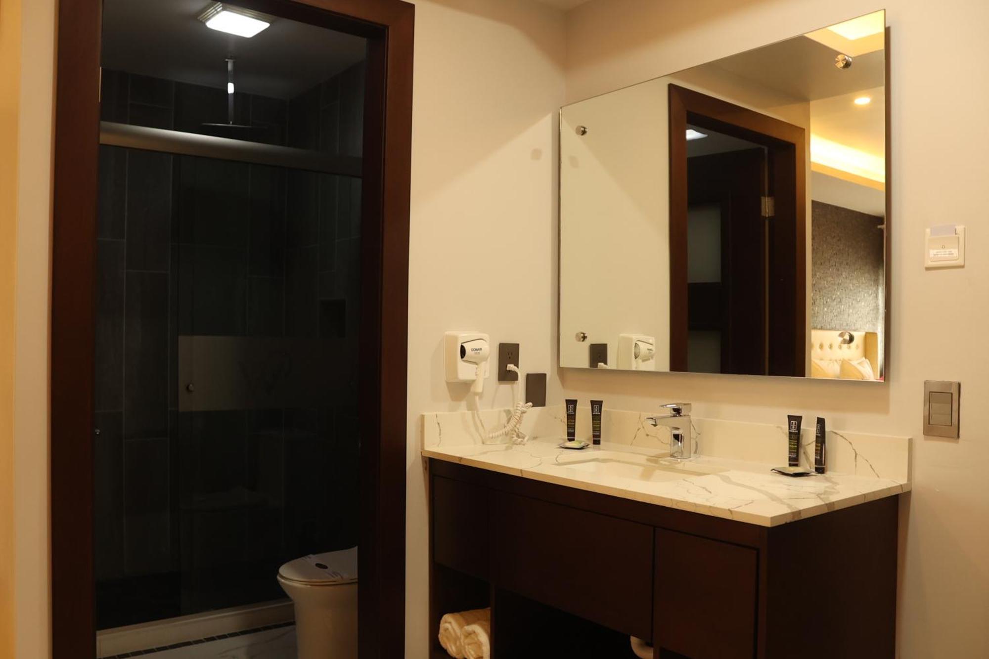 Hotel West Plaza