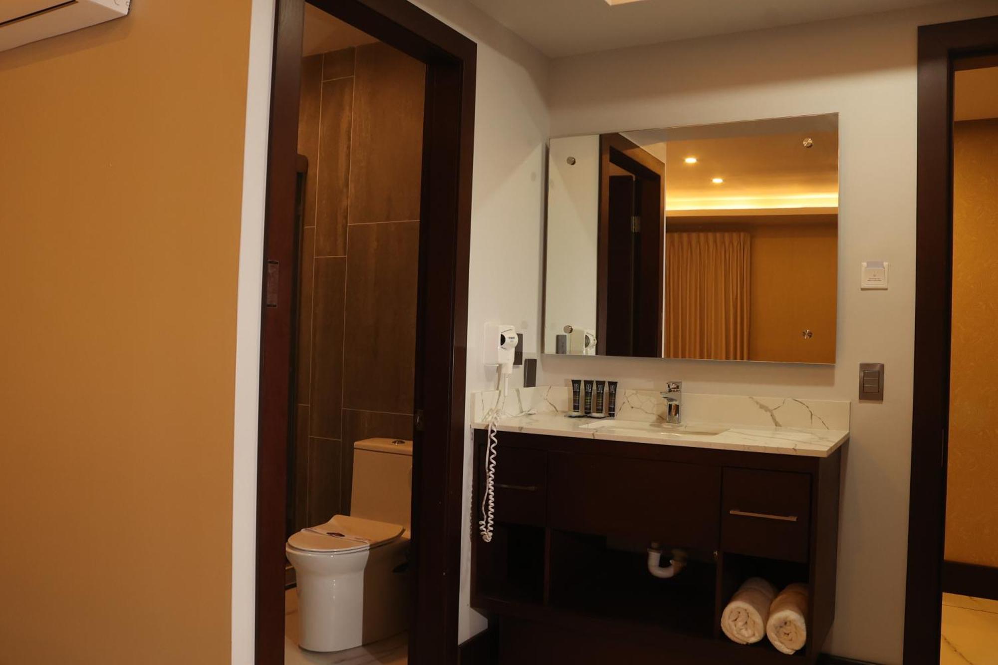 West Plaza Hotel Tijuana